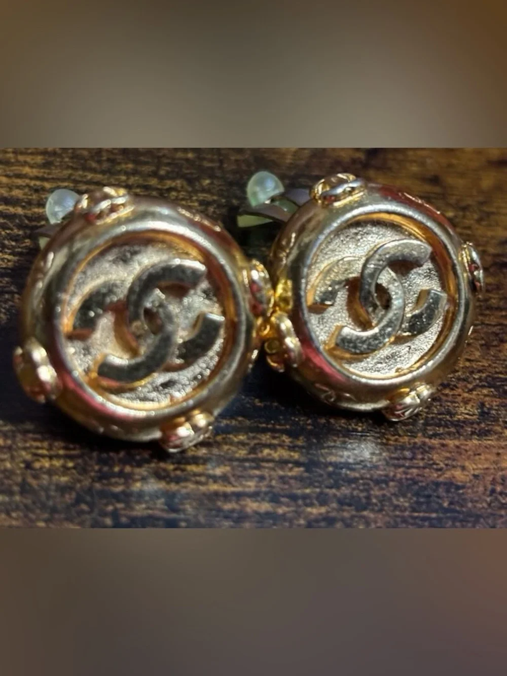 Vintage Chanel 24K plated Interlocking CC Logo Women's Clip Earrings - Authentic