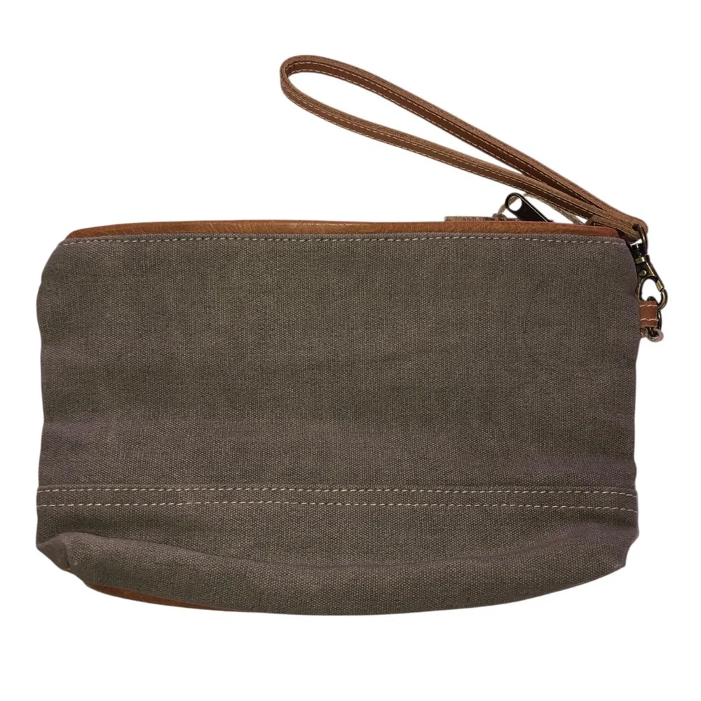 Sixtease stylish wristlet