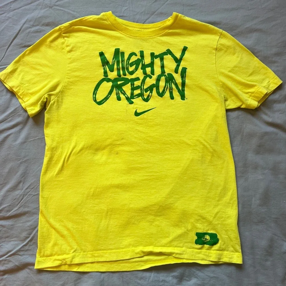 Oregon Mighty Ducks T Shirt Mens Medium Yellow Green NIKE Tee College University