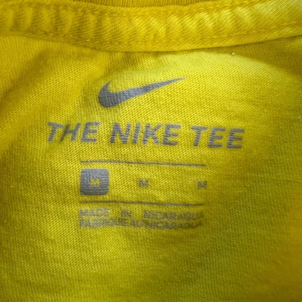 Oregon Mighty Ducks T Shirt Mens Medium Yellow Green NIKE Tee College University