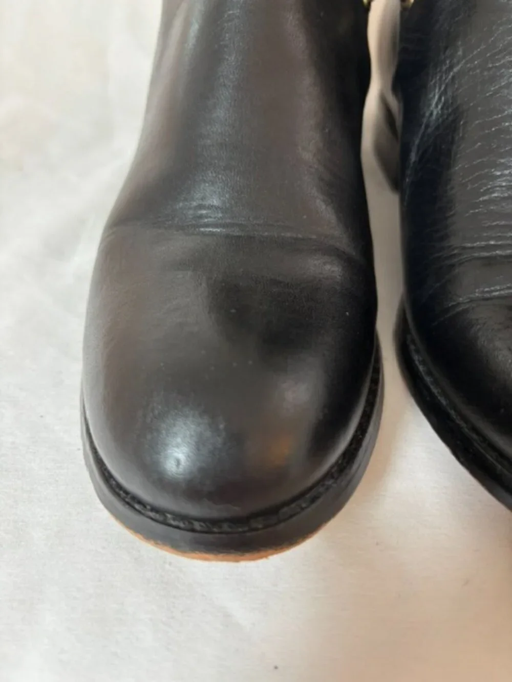MICHAEL Michael Kors Arley Black Leather Ankle Boot w/Gold Logo Plate Size 7M