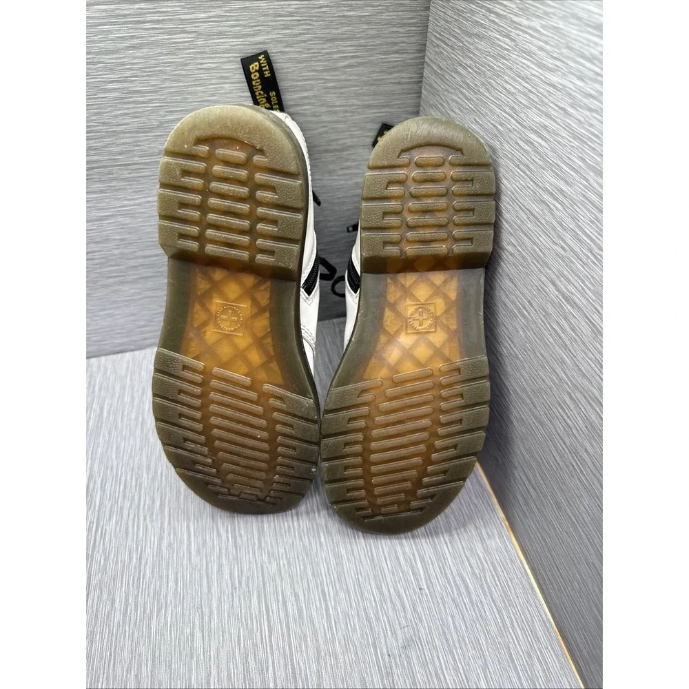 Dr. Martens bold pair