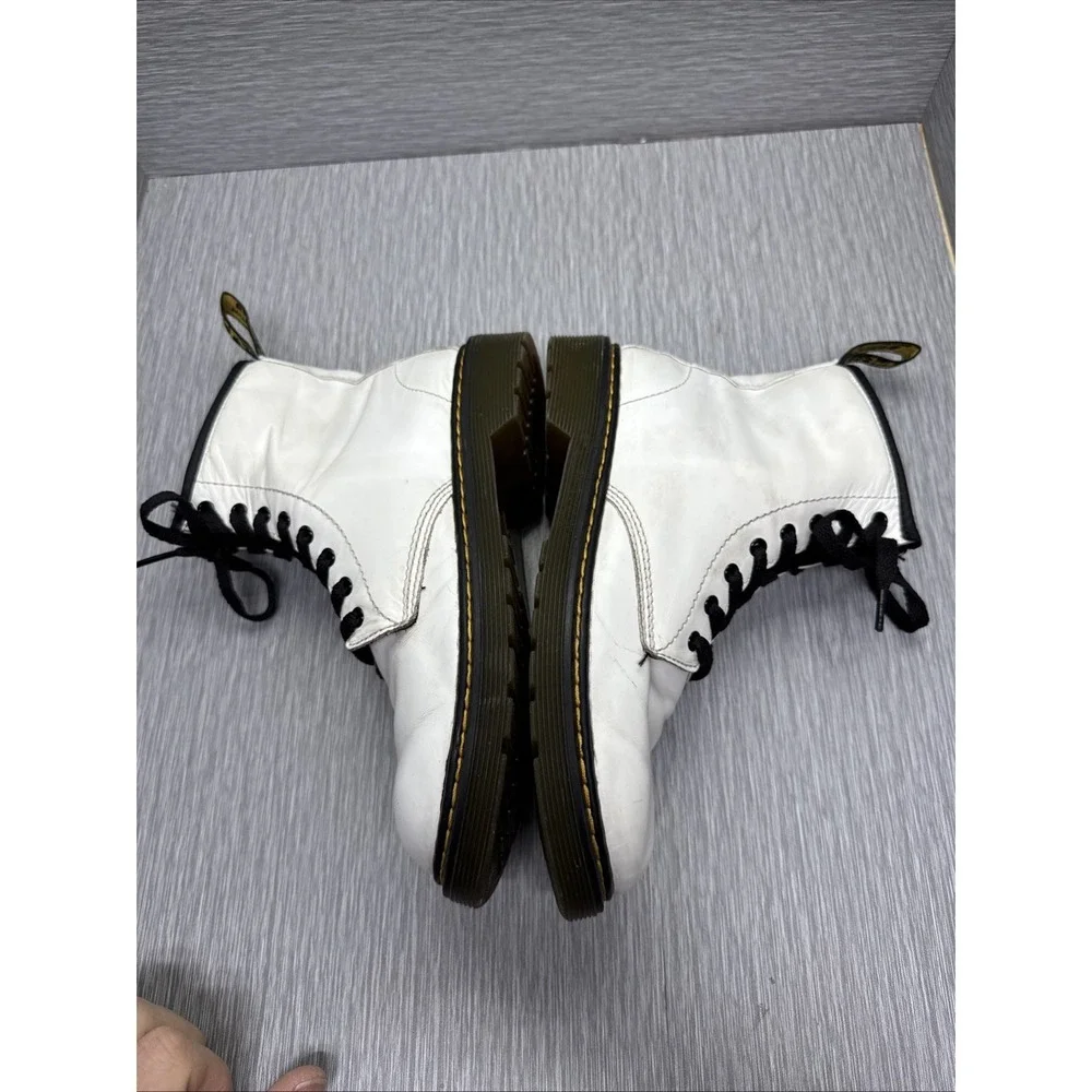 Dr. Martens bold pair
