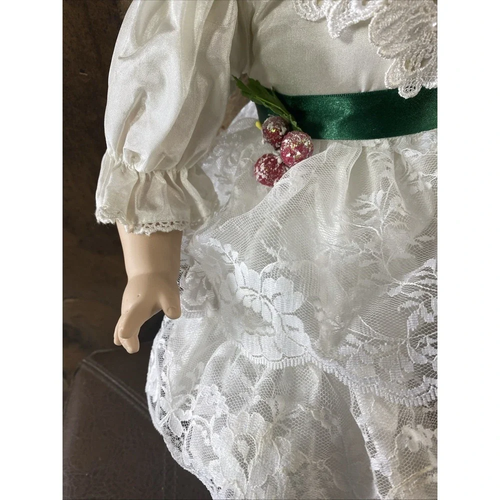 House of Lloyd Christmas Around the World Kaitlyn Mikael Porcelain Doll Vtg 1991