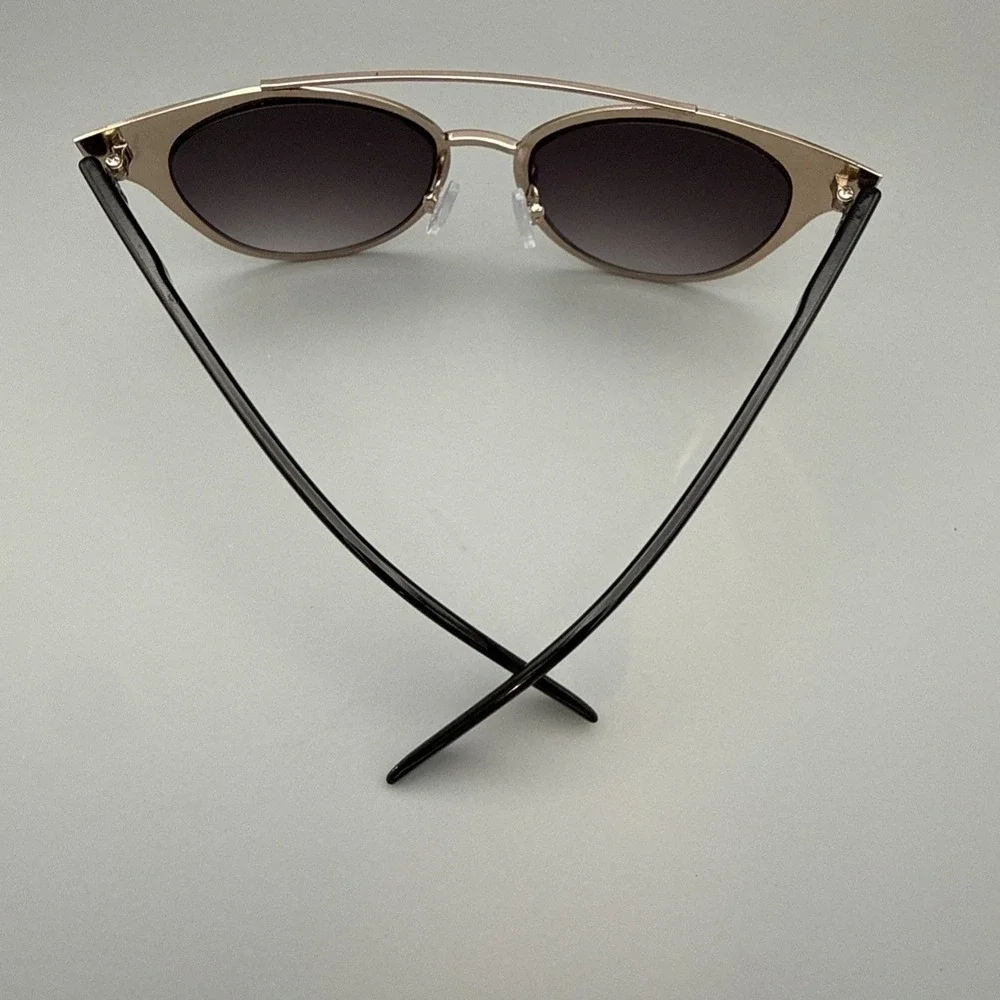 TAHARI BLACK CAT EYE GOLD TRIM, SUNGLASSES ROTH0314–7 BLACK GRADIENT, LENS-MINT