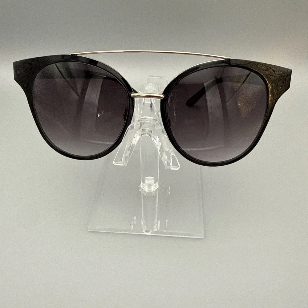 TAHARI BLACK CAT EYE GOLD TRIM, SUNGLASSES ROTH0314–7 BLACK GRADIENT, LENS-MINT
