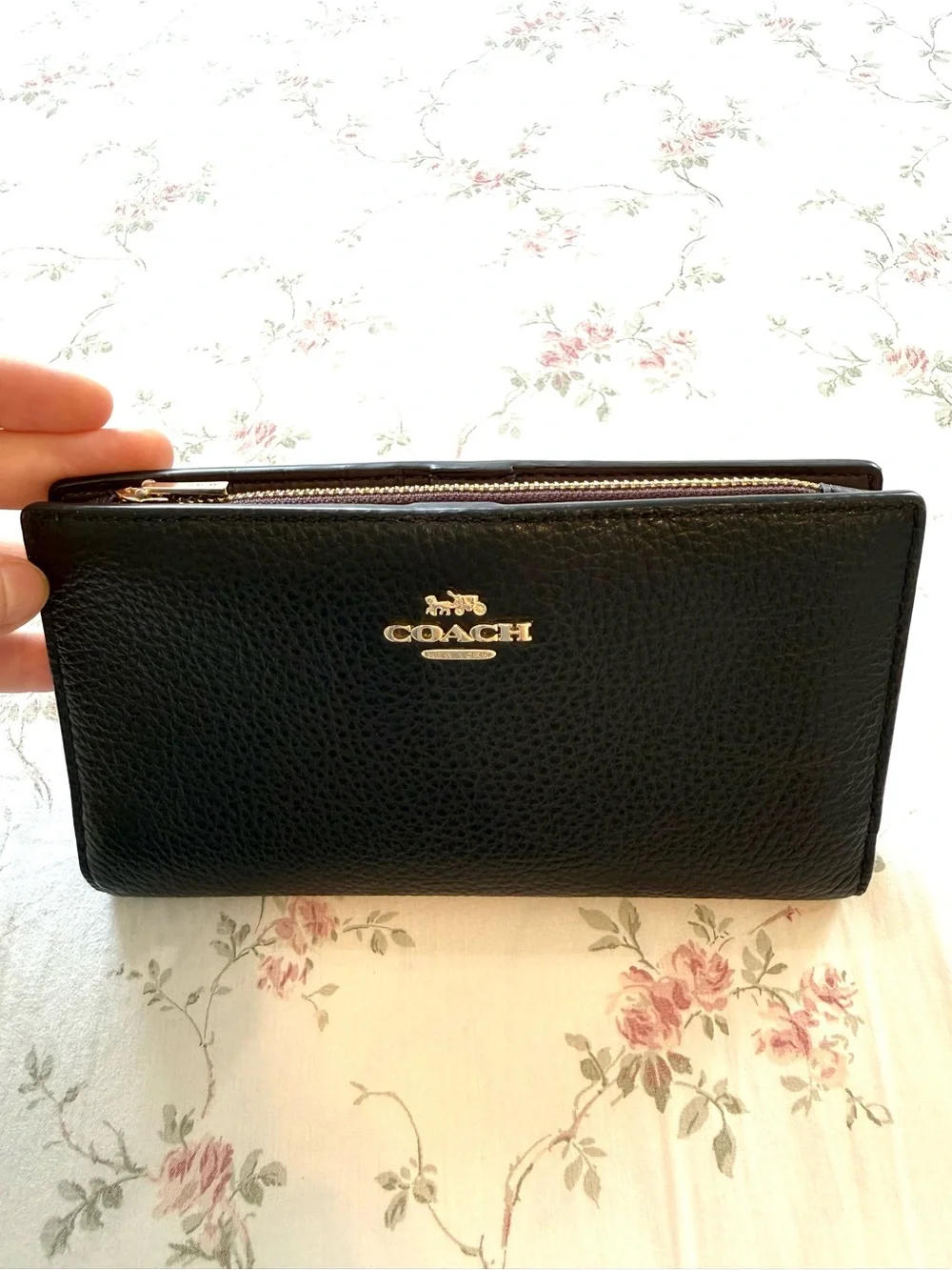 Coach logo gold pebbled