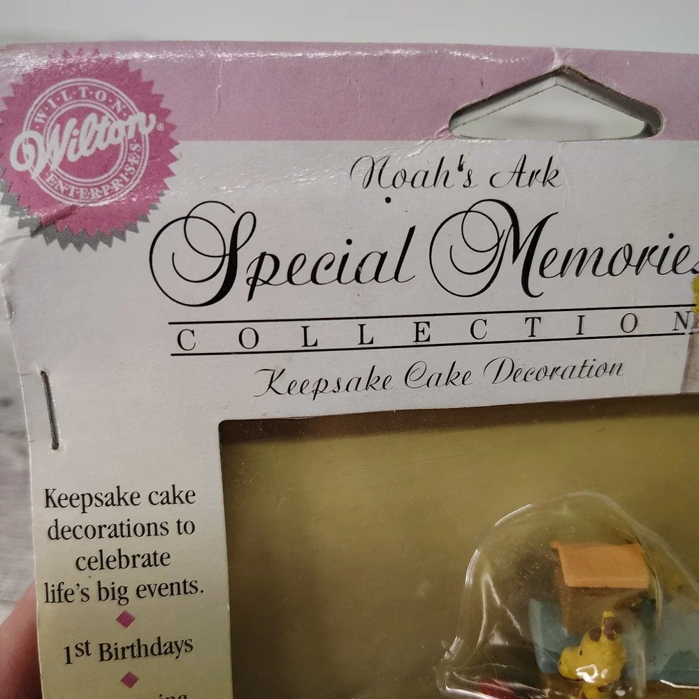 Wilton cake topper