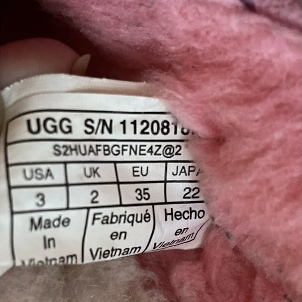 UGG dakota below girl’s