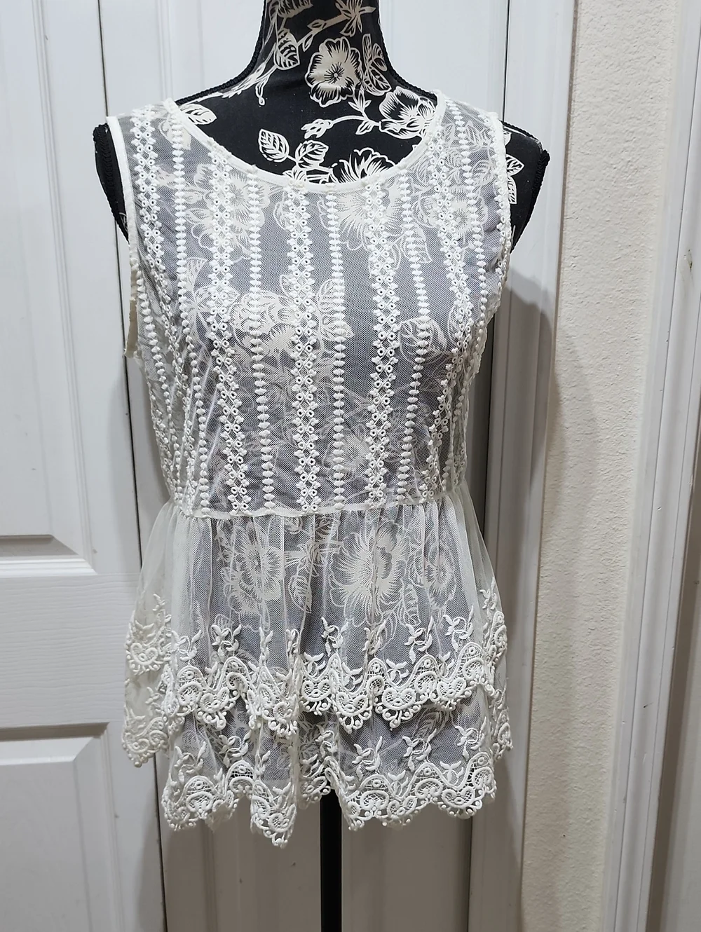 Mesh Sleeveless Cream Peplum Top With Embroidery Design XS-M