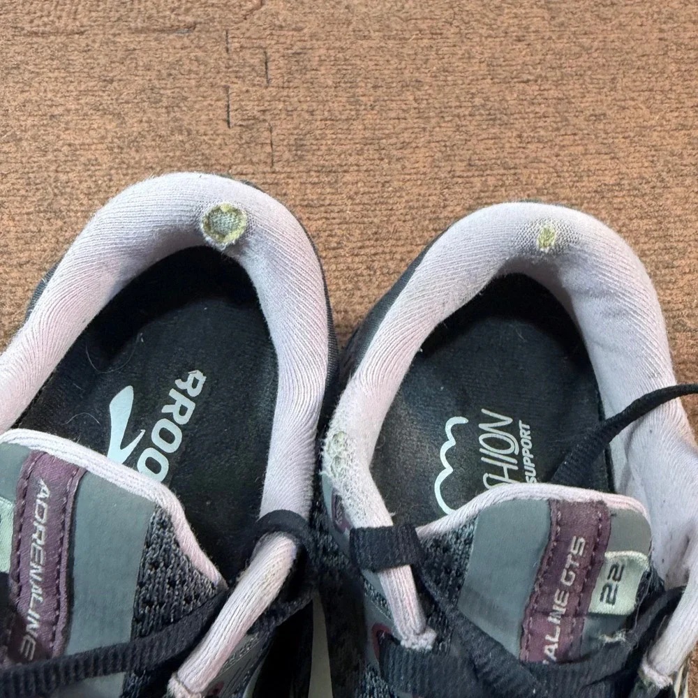 Brooks running charcoal