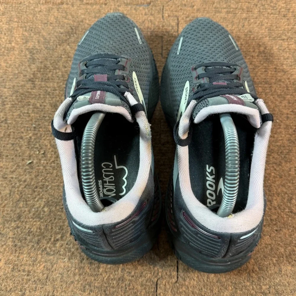 Brooks grey are