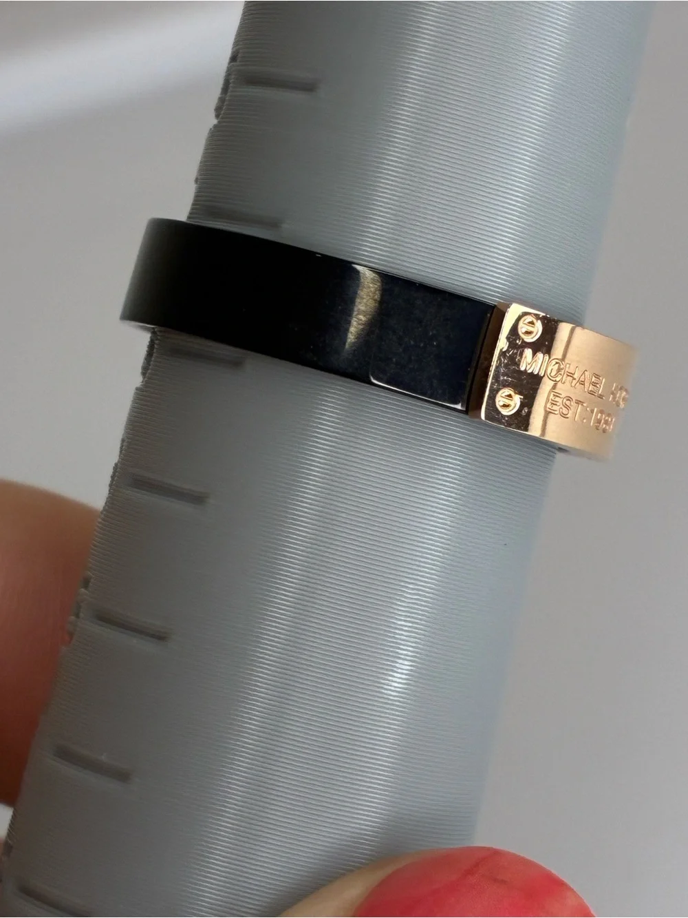N/A black ring