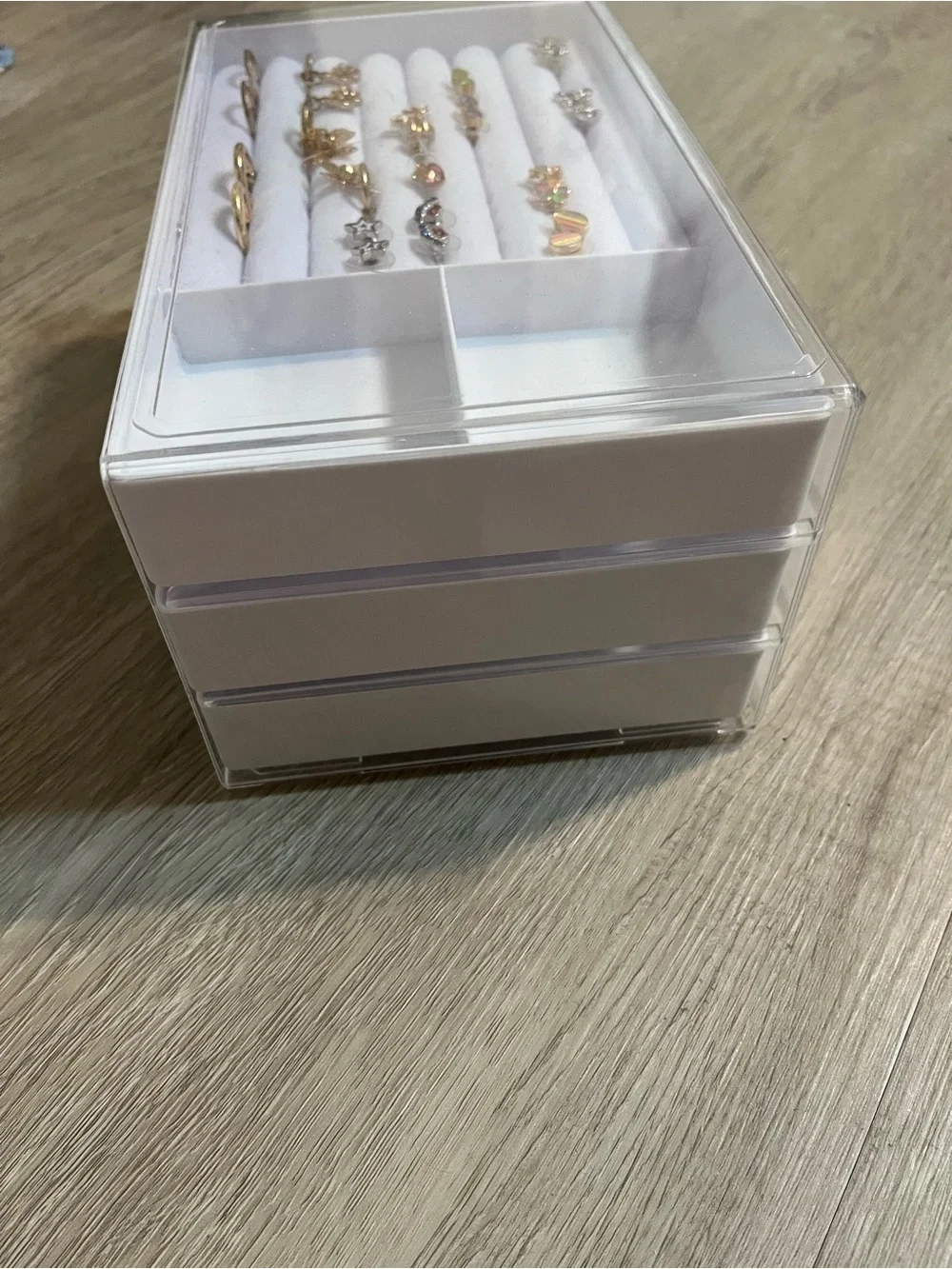 Girls' Jewelry Storage Box in White with 14 pairs of earrings included